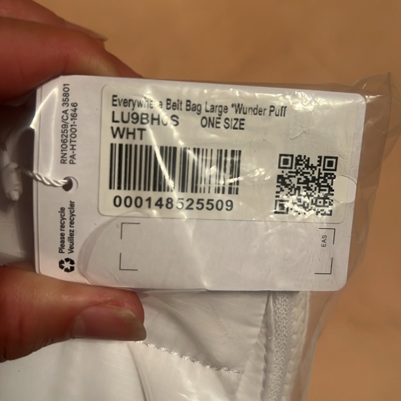 NEW White Lululemon Puffy Belt Bag - Picture 6 of 6